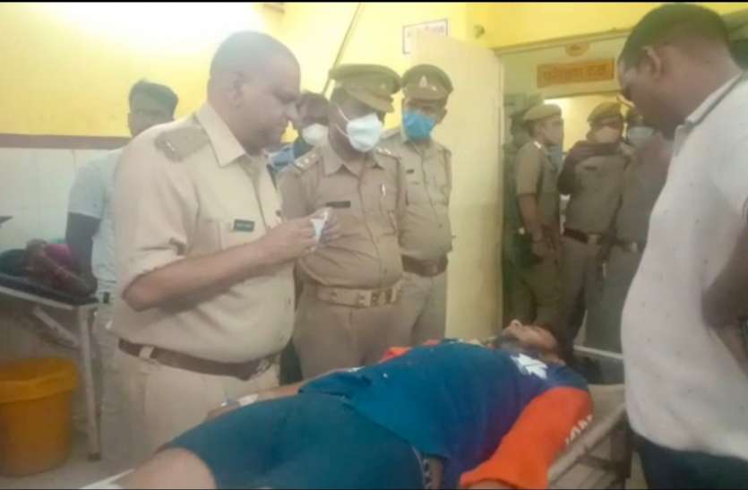 बदमाशों ने पुलिस पर की फायरिंग, पुलिस की जवाबी फायरिंग में एक बदमाश घायल दो फरार बदमाशों ने पुलिस पर की फायरिंग, पुलिस की जवाबी फायरिंग में एक बदमाश घायल दो फरार