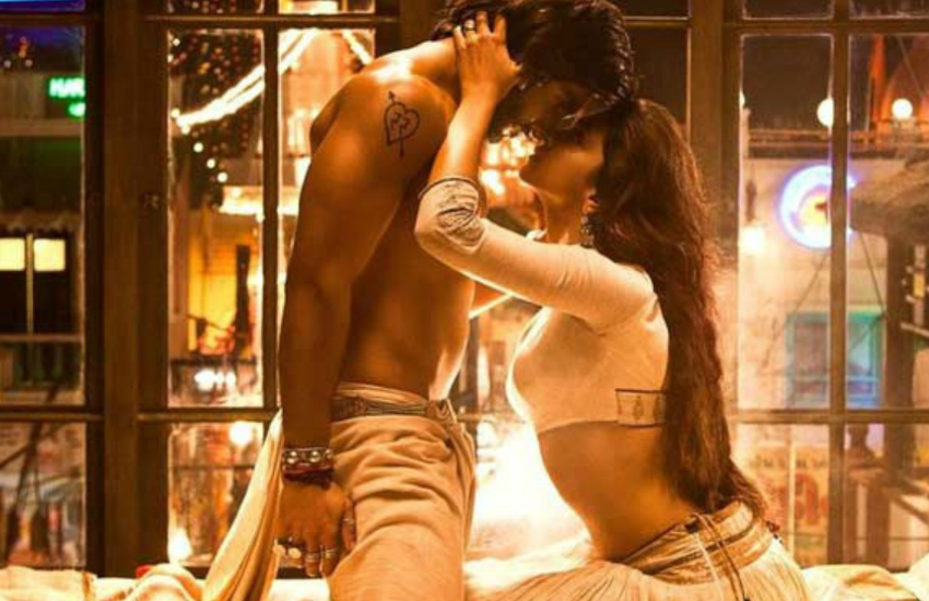 kissing_scene_ramleela_movie.png