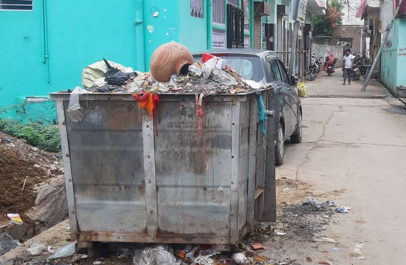सफाई व्यवस्था बदहाल, कचरा पात्र भी नहीं हो रहे खाली सफाई व्यवस्था बदहाल, कचरा पात्र भी नहीं हो रहे खाली