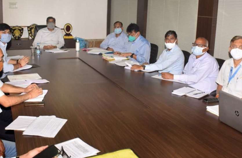 Singrauli Collector instructed to recover amount from those who did not build house आवास का निर्माण पूरा नहीं किया तो वसूल करें राशि