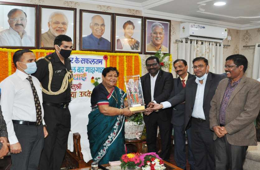 कार्यकाल के दो साल पूरे होने पर राज्यपाल ने कहा-जरूरतमंदों की मदद करके अत्यंत सुकून मिलता है कार्यकाल के दो साल पूरे होने पर राज्यपाल ने कहा-जरूरतमंदों की मदद करके अत्यंत सुकून मिलता है