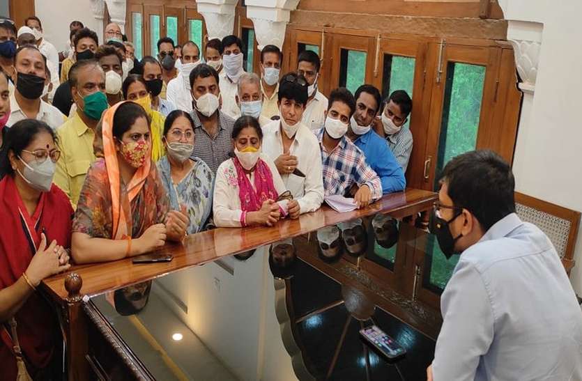 करन्ट से पार्षद पति की मौत पर पार्षदों में रोष करन्ट से पार्षद पति की मौत पर पार्षदों में रोष