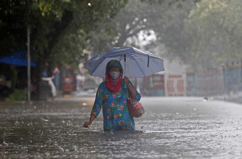 कोरोना के बाद अब बाढ़ ने तोड़ी कोल्हापुर की कमर कोरोना के बाद अब बाढ़ ने तोड़ी कोल्हापुर की कमर