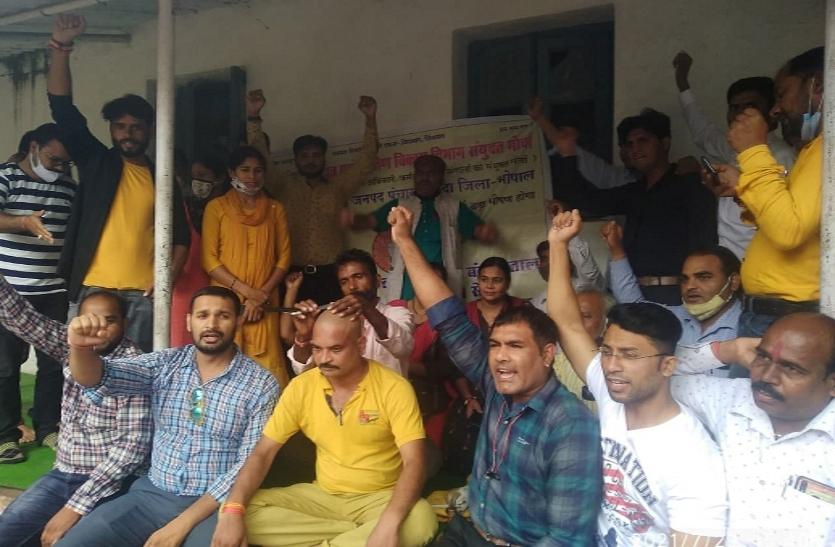 दफ्तर सूने, कुर्सियां खाली, फाइलें भी बंद दफ्तर सूने, कुर्सियां खाली, फाइलें भी बंद