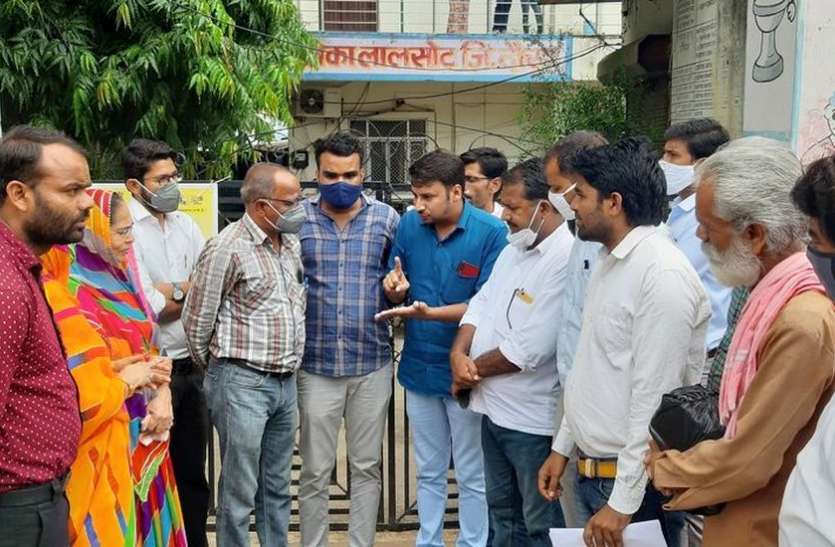 सफाई अव्यवस्था को लेकर फूटा भाजपा पार्षदों का गुस्सा सफाई अव्यवस्था को लेकर फूटा भाजपा पार्षदों का गुस्सा