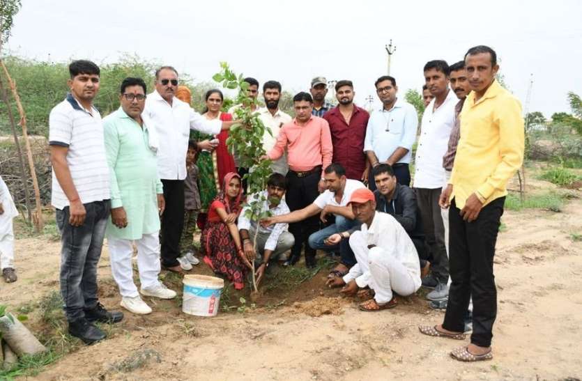पौधे रोपित कर लिया नियमित देखभाल का संकल्प लोगो पौधे रोपित कर लिया नियमित देखभाल का संकल्प लोगो
