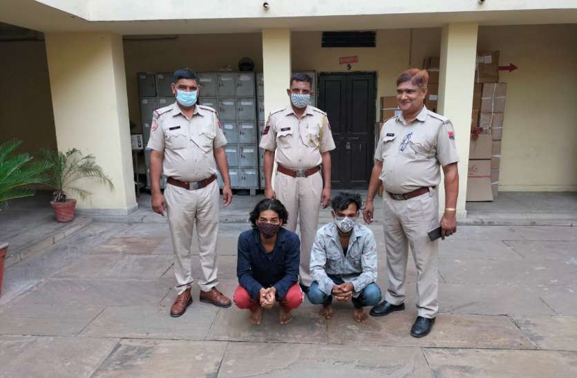 मोबाइल टावरों से पार्टस चोरी करने वाले दो बदमाश गिरफ्तार मोबाइल टावरों से पार्टस चोरी करने वाले दो बदमाश गिरफ्तार