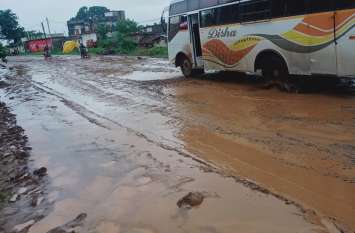 A layer of mud laid for several kilometers on the unfinished highway A layer of mud laid for several kilometers on the unfinished highway