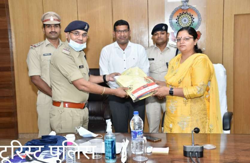 सैलानियों की सुरक्षा व जानकारी के लिए टूरिस्ट पुलिस आज से सैलानियों की सुरक्षा व जानकारी के लिए टूरिस्ट पुलिस आज से