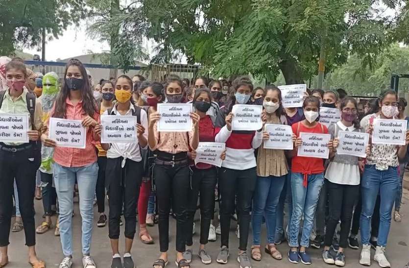 Ahmedabad News : नर्सिंग विद्यार्थियों ने की मास प्रमोशन की मांग Ahmedabad News : नर्सिंग विद्यार्थियों ने की मास प्रमोशन की मांग