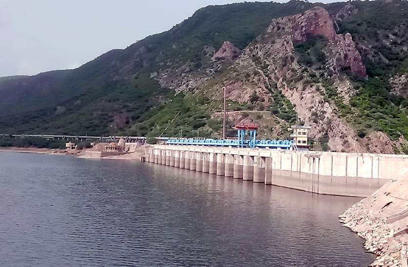 दो सेमी घटा बीसलपुर बांध का गेज, त्रिवेणी 2.90 मीटर दो सेमी घटा बीसलपुर बांध का गेज, त्रिवेणी 2.90 मीटर