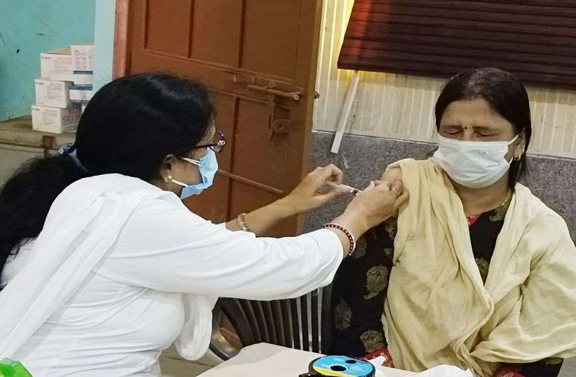 corona vaccination Ratlam वैक्सीनेशन पर विशेष ध्यान दें