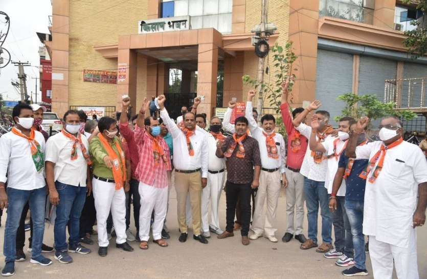 जोधपुर में प्रदेश सरकार के खिलाफ भाजपा ने किया प्रदर्शन जोधपुर में प्रदेश सरकार के खिलाफ भाजपा ने किया प्रदर्शन