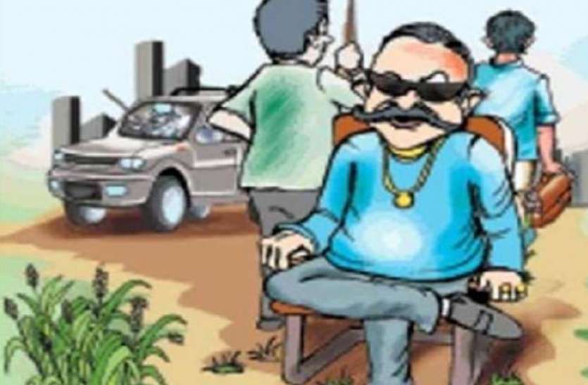 Illegal Acquisition तालाब व रास्ते पर अवैध कब्जे कर बनाया मकान, रोकने पर की अभद्रता