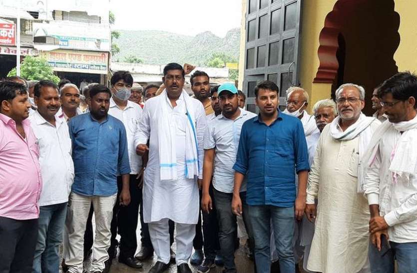 राज्य सरकार हर मोर्चे पर विफल, बर्खास्त की उठाई मांग राज्य सरकार हर मोर्चे पर विफल, बर्खास्त की उठाई मांग