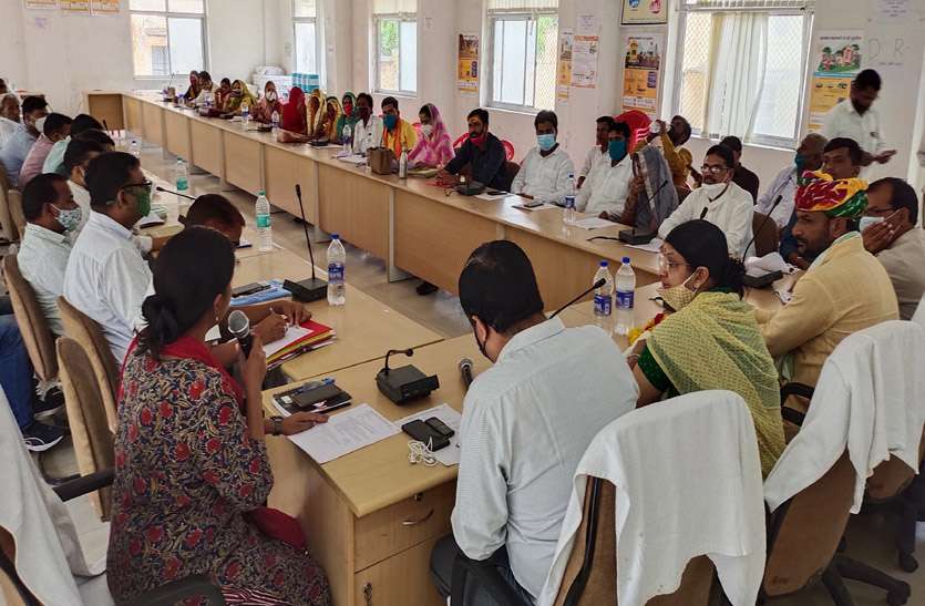 पहली बैठक में गूंजा अवैध खनन का मुद्दा पहली बैठक में गूंजा अवैध खनन का मुद्दा
