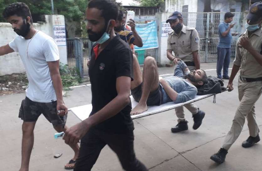 भिंड जेल की बैरक गिरी, 22 कैदी दबे, दो की हालत गंभीर भिंड जेल की बैरक गिरी, 22 कैदी दबे, दो की हालत गंभीर