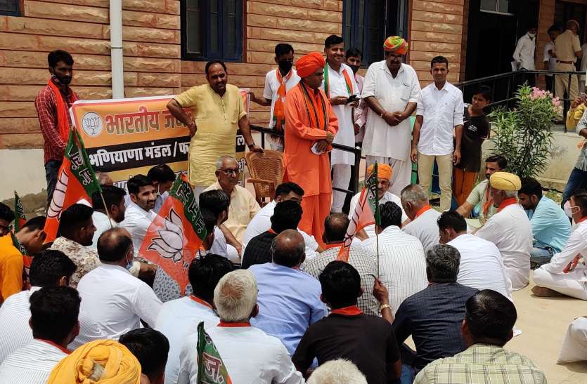 नारेबाजी कर निकाला जुलूस, दिया ज्ञापन नारेबाजी कर निकाला जुलूस, दिया ज्ञापन
