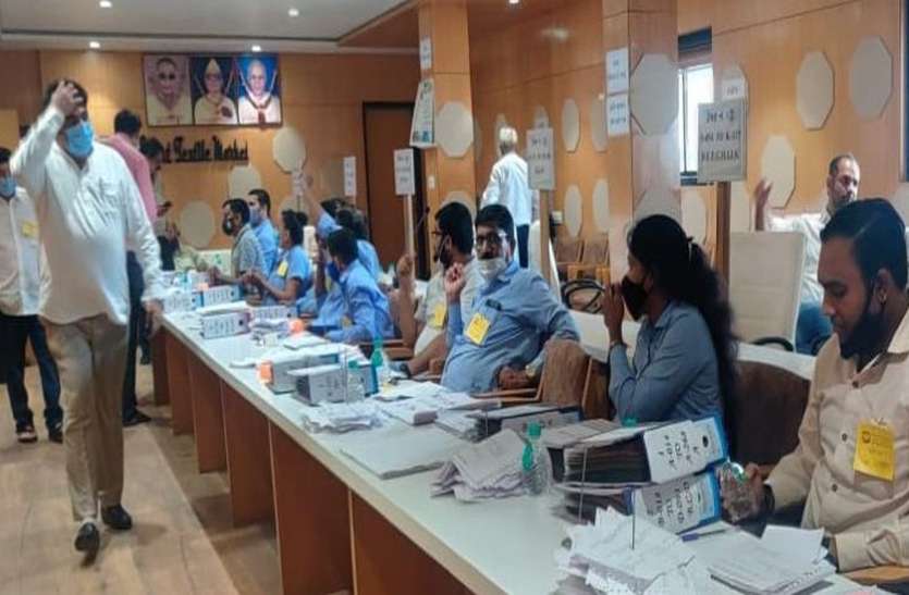 सूरत टेक्सटाइल मार्केट में चुनाव, करीब 50 फीसदी हुआ मतदान सूरत टेक्सटाइल मार्केट में चुनाव, करीब 50 फीसदी हुआ मतदान