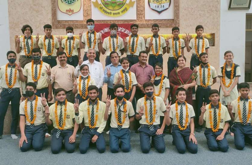 विद्यार्थियों को किया सम्मानित विद्यार्थियों को किया सम्मानित