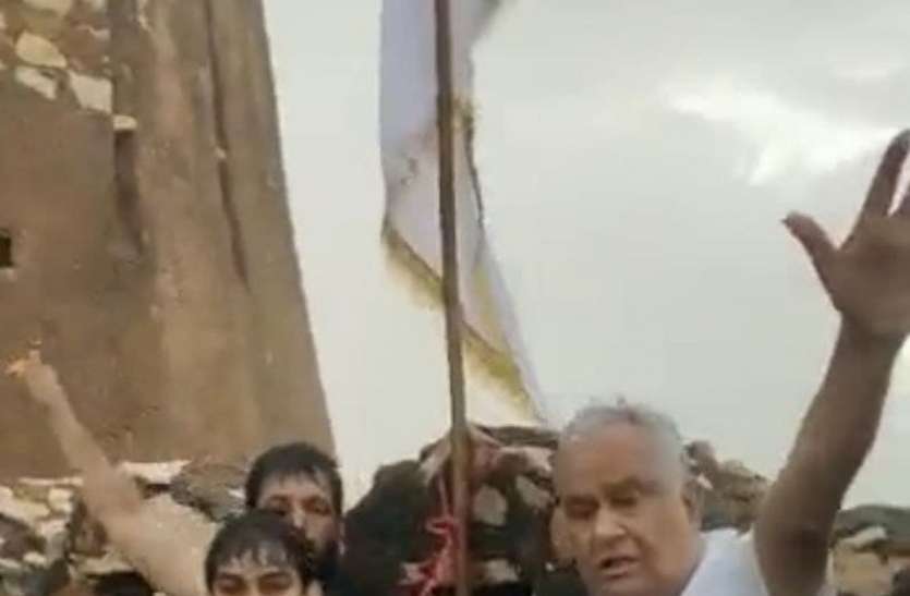 किरोड़ी की रणनीति के आगे 'इंटेलीजेंस फेल', आमागढ़ जाने की भनक तक नहीं लगी किरोड़ी की रणनीति के आगे 'इंटेलीजेंस फेल', आमागढ़ जाने की भनक तक नहीं लगी