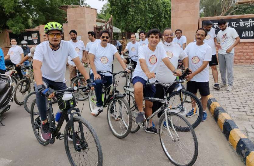 ऑर्थोपेडिक सर्जन ने निकाली साइकिल रैली ऑर्थोपेडिक सर्जन ने निकाली साइकिल रैली