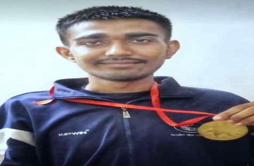 CITY SPORTS---ईश्वर ने बैडमिंटन में राष्ट्रीय स्तर पर जीता स्वर्ण CITY SPORTS---ईश्वर ने बैडमिंटन में राष्ट्रीय स्तर पर जीता स्वर्ण