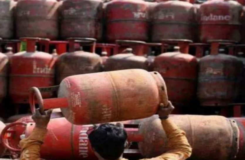lpg cylinder price hiked 73.5 रुपए महंगी हुई एलपीजी सिलेंडर, महंगा हो सकता है खाने-पीने का सामान