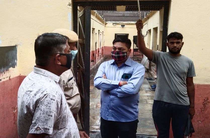 बंदियों की पेशी वीडियो कांफ्रेसिंग से करवाने पर जोर बंदियों की पेशी वीडियो कांफ्रेसिंग से करवाने पर जोर