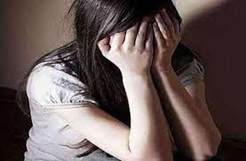 दो युवकों के दुष्कर्म के बाद युवती गर्भवती, अश्लील वीडियो का भी आरोप दो युवकों के दुष्कर्म के बाद युवती गर्भवती, अश्लील वीडियो भी बनाया