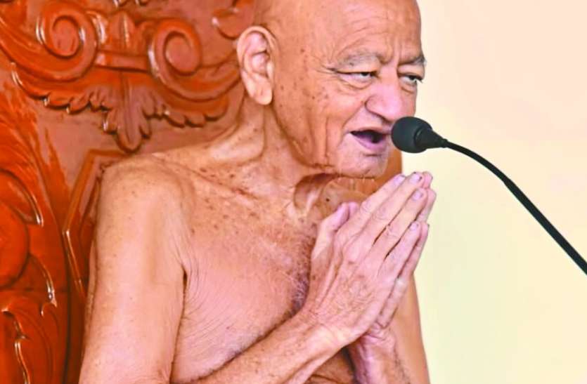 Aachary Vidhyasagar Maharaj in Jabalpur चौमासे में आत्म साधना करें और अहिंसा संकल्प का पालन करें
