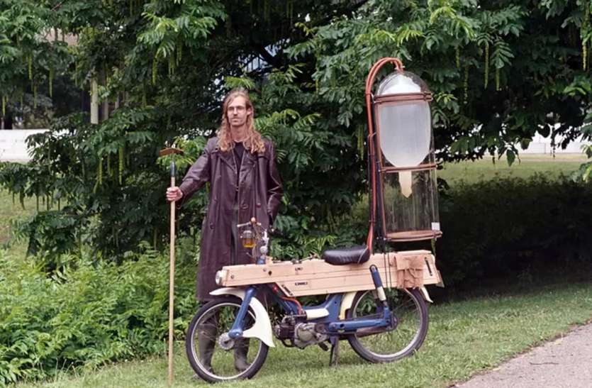 Dutch engineer student builds methane-powered moped