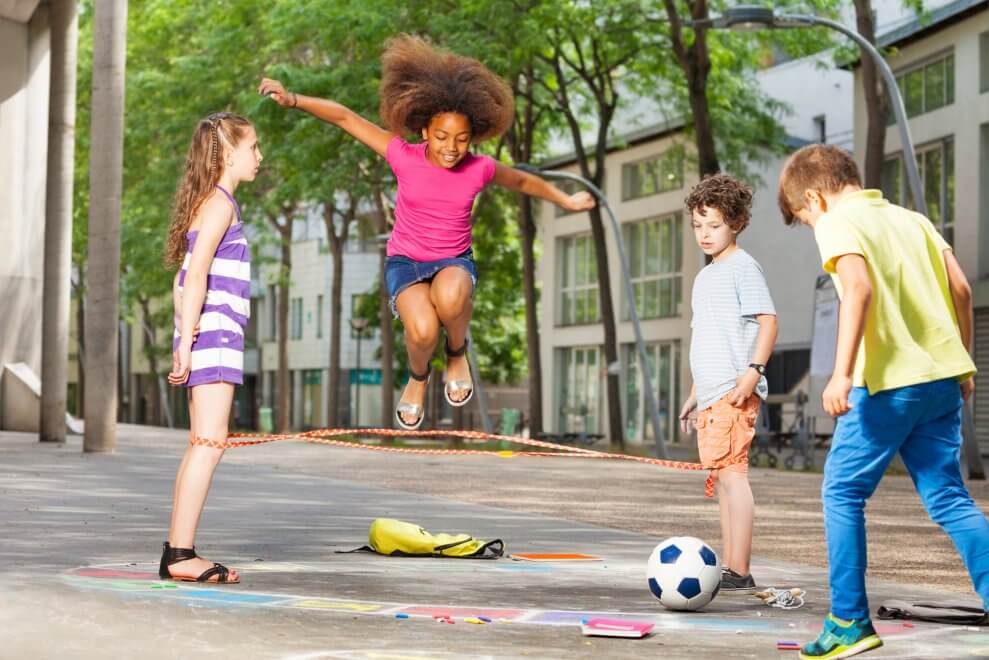 Benefits of Kids Playing Sports: खेलने से बच्चों का दूर होगा चिड़चिड़ापन और मिलेंगे ये फायदे