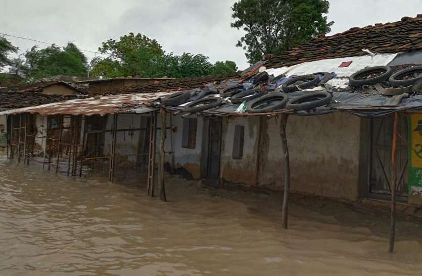 rain_in_rajasthan.jpg मानसून अपडेटः राजस्थान के कई जिलों में बांध और नदियां उफान पर, फिर भी 336 बांध अब तक खाली
