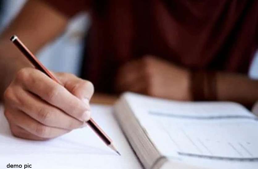 पास आउट स्टूडेंट्स ने लिखी वर्तमान स्टूडेंट्स की तकदीर पास आउट स्टूडेंट्स ने लिखी वर्तमान स्टूडेंट्स की तकदीर