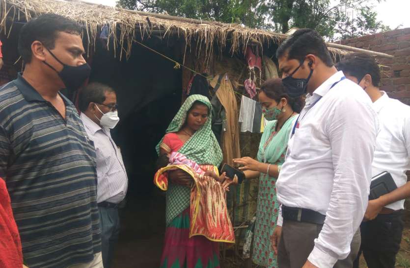 The officers made a four-month-old malnourished child admitted to the अधिकारियों ने समझाईश देकर चार माह के कुपोषित बालक को कराया एनआरसी में भर्ती
