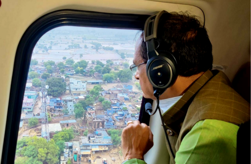 News बाढ़ ग्रस्त इलाकों के हवाई दौरे पर शिवराज : मौसम विभाग ने जारी की 48 घंटे में तेज बारिश की चेतावनी, खाली कराये गए 30 और गांव