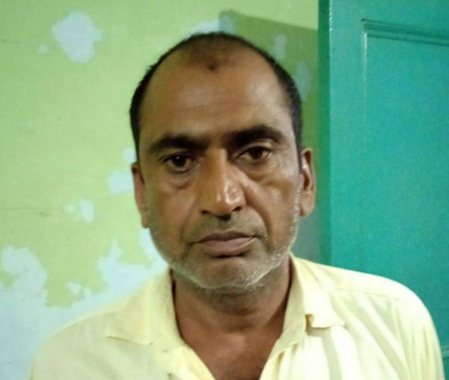 एक साल से चल रही थी नकली देसी शराब बनाने की फैक्ट्री, फरार आरोपी गिरफ्तार