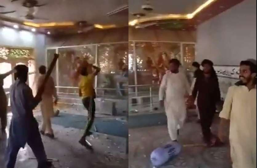 53.jpg पाकिस्तानः सिद्धी विनायक मंदिर पर हमला, लाठी-डंडों के साथ घुसी भीड़ ने की तोड़फोड़, वीडियो वायरल