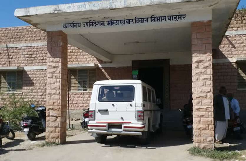 दसवीं की योग्यता और डिग्रीधारक कतार में दसवीं की योग्यता और डिग्रीधारक कतार में