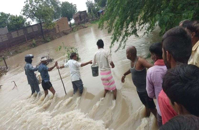 झालावाड़ में फिर भारी बरसात, नदियां खतरे के निशान पर, कई गांव टापू बने