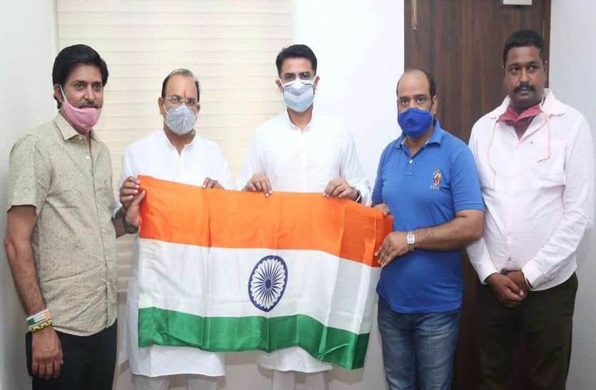 15 अगस्त को घर-घर लहराएंगे तिरंगा, पायलट ने शुरू किया अभियान पायलट ने शुरू किया अभियान, 15 अगस्त को घर-घर लहराएंगे तिरंगा