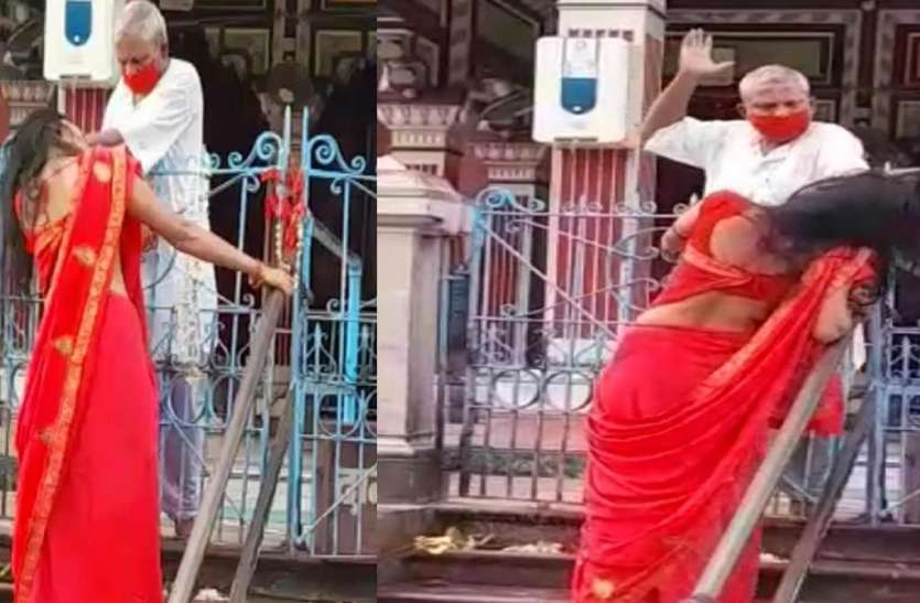 bihar news दरभंगाः श्यामा मां मंदिर में पूजा करने आई महिला की पुजारी ने बाल पकड़ कर की पिटाई, वायरल हुआ वीडियो