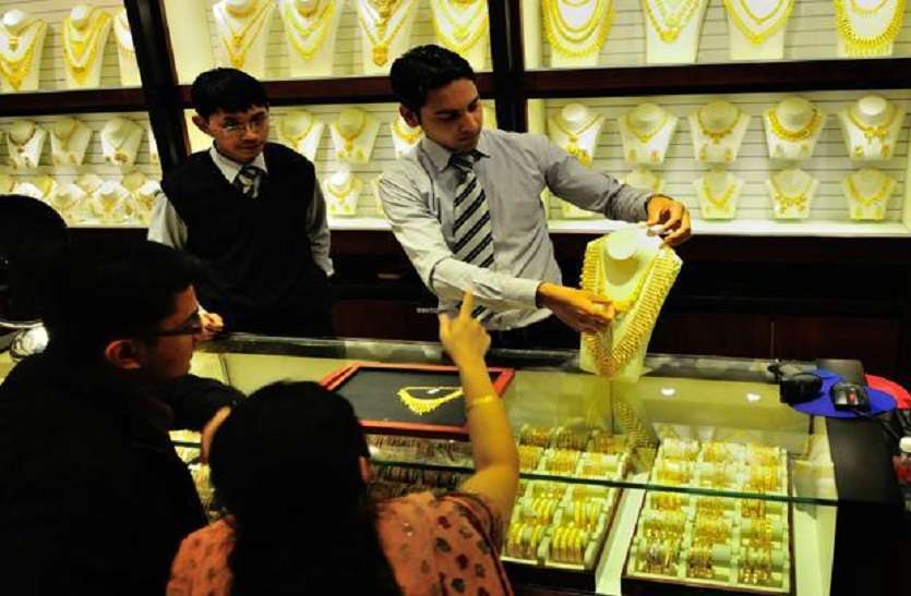 Gol jewellery: राहत की खबर: सोने-चांदी में गिरावट, ज्वैलर्स की त्योहार पर बढ़ी उम्मीदें Gol jewellery: राहत की खबर: सोने-चांदी में गिरावट, ज्वैलर्स की त्योहार पर बढ़ी उम्मीदें