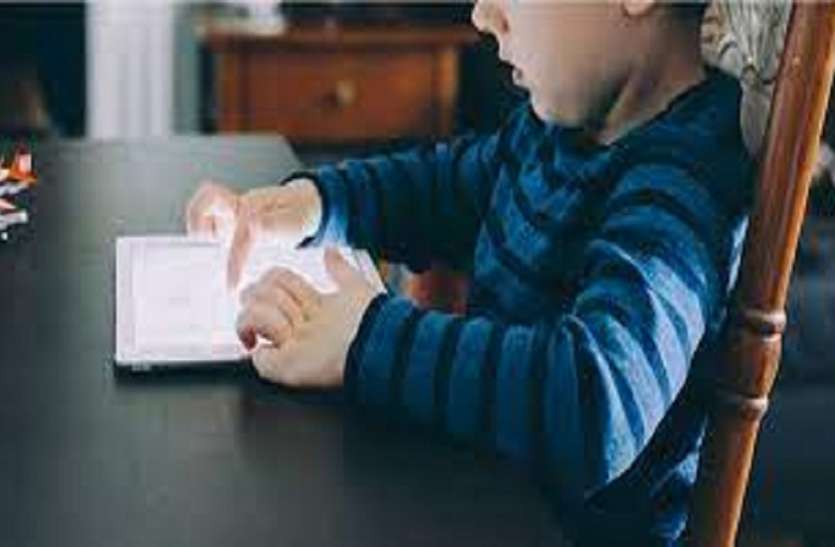 Children Eyesight Weakened due to Screen Time in covid कोरोना महामारी में गैजेट्स के कारण बच्चों की नजरें हुईं कमजोर, शोध में हुआ खुलासा