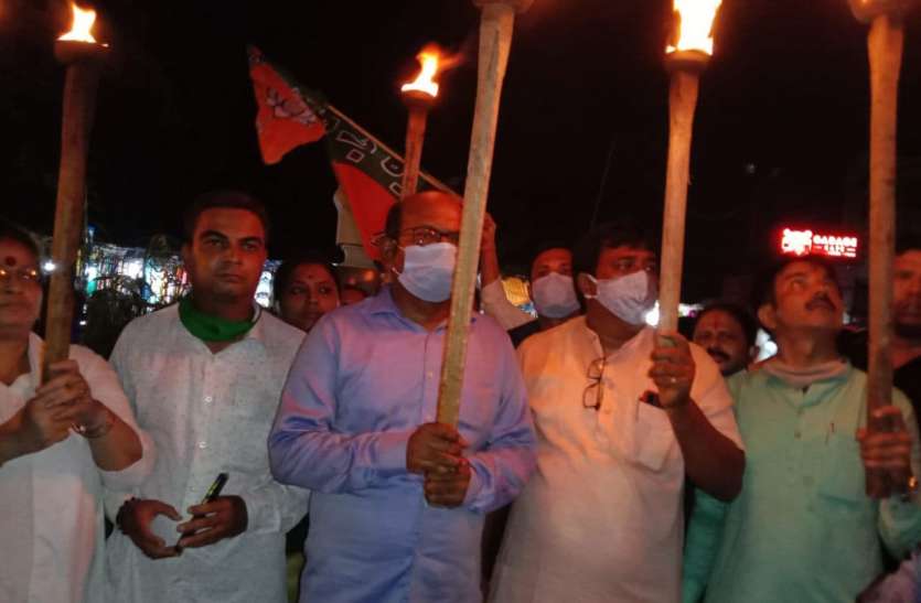 Bengal: इतने कार्यकर्ताओं के मारे जाने पर भाजपा सड़क पर Bengal: इतने कार्यकर्ताओं के मारे जाने पर भाजपा सड़क पर