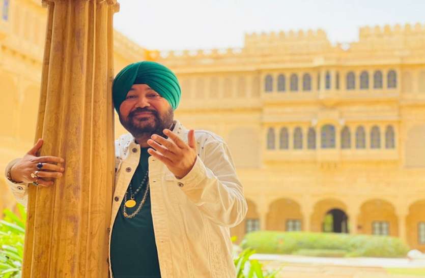 दलेर मेहंदी ने बनाया राजस्थानी सॉन्ग, मामे खान की बेटी को दिया गिफ्ट दलेर मेहंदी ने बनाया राजस्थानी सॉन्ग, मामे खान की बेटी को दिया गिफ्ट