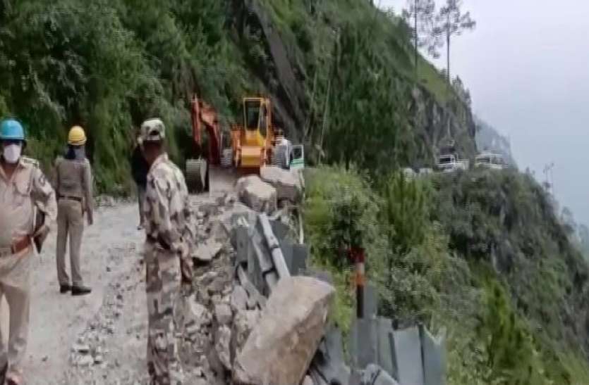 Kinnaur Landslide Kinnaur Landslide: रेस्क्यू ऑपरेशन के दौरान मिला बस का मलबा, मरने वालों की संख्या हुई 13