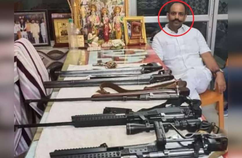 pinky_chaudhary.jpg भड़काऊ नारेबाजी मामले में फरार पिंकी चौधरी की हथियारों के साथ फोटो वायरल, दिल्ली पुलिस कर रही तलाश