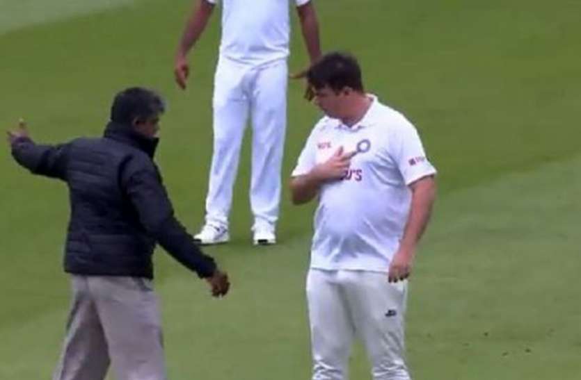 india_vs_england-3.jpg IND VS ENG: केएल राहुल के साथ हुई बदतमीजी, टीम इंडिया की जर्सी पहनकर मैदान में घुसा एक शख्स, वीडियो में देखें